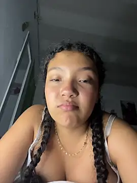 PetiteKattia online show from February 7, 2026, 4:38 am