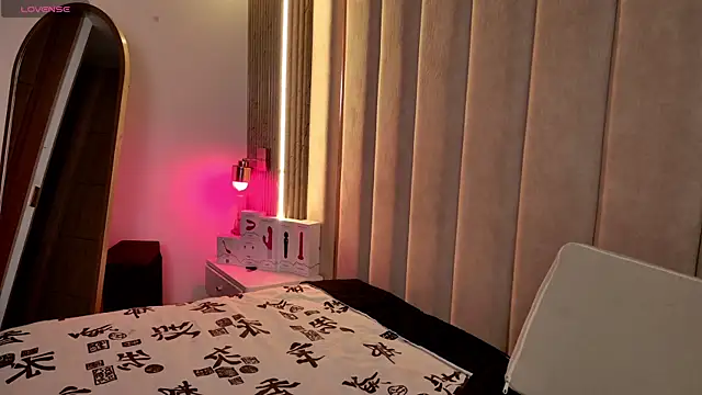Iamnyxy online show from May 13, 2026, 8:44 am