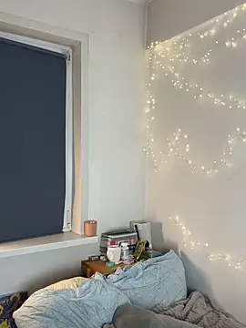 Snapshot of yoyogirlx chatting on February 7, 2026, 2:10 pm yoyogirlx online show from February 7, 2026, 2:10 pm