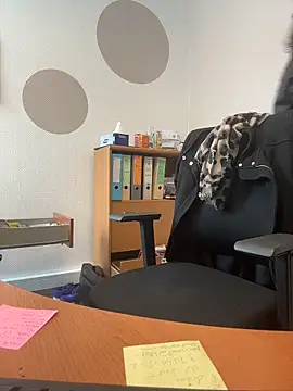 Deessenympho online show from March 10, 2026, 9:36 am