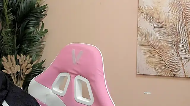 Snapshot of TawnyOkane chatting on November 13, 2025, 9:41 am TawnyOkane online show from November 13, 2025, 9:41 am