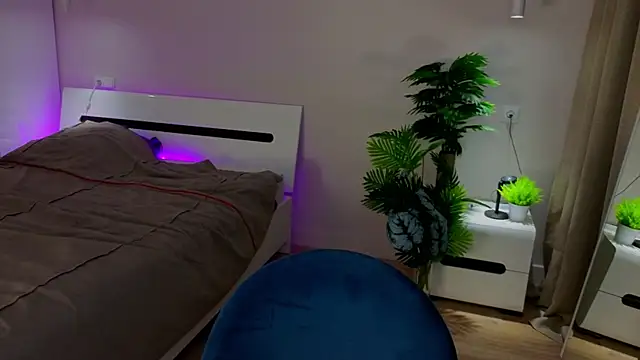 LilyPoetry  online show from November 26, 2025, 11:55 am