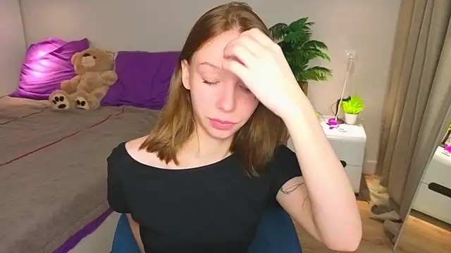 LilyPoetry  online show from December 20, 2025, 11:17 am