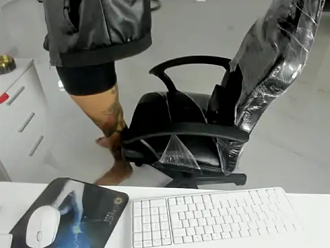 master leather online show from April 2, 2026, 4:15 pm