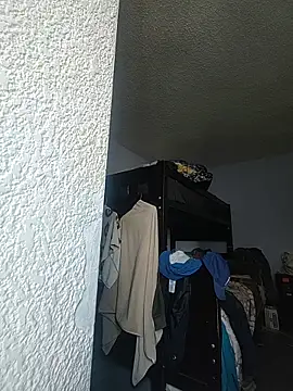 ianyoung18 online show from November 11, 2025, 9:15 pm