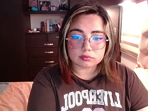 YiniBelle online show from February 10, 2026, 4:16 am