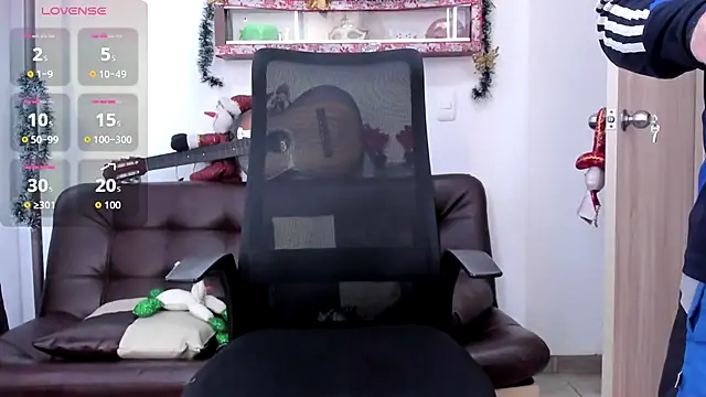 sarahhernandez online show from November 29, 2025, 2:20 pm