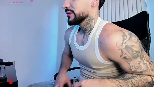 Ianalvarez online show from November 25, 2025, 9:04 pm