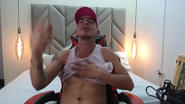 JordanLennox online show from November 13, 2025, 4:22 am