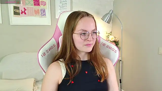 MadisonSmitt online show from November 12, 2025, 11:32 am