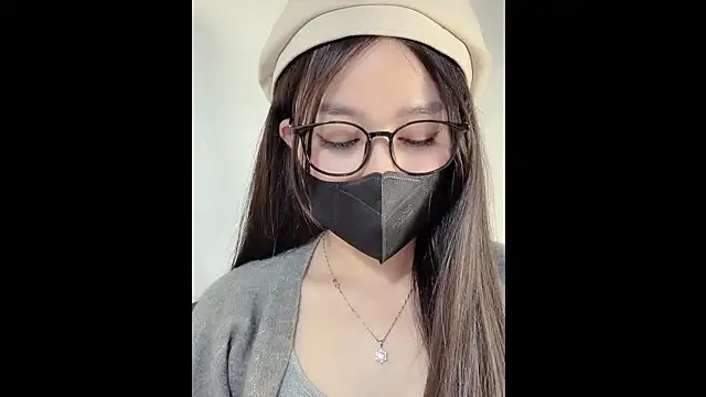 MiCandy-Lovee online show from November 19, 2025, 1:22 pm