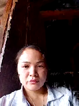 Snapshot of chau-bau- chatting on November 13, 2025, 6:01 am chau-bau- online show from November 13, 2025, 6:01 am