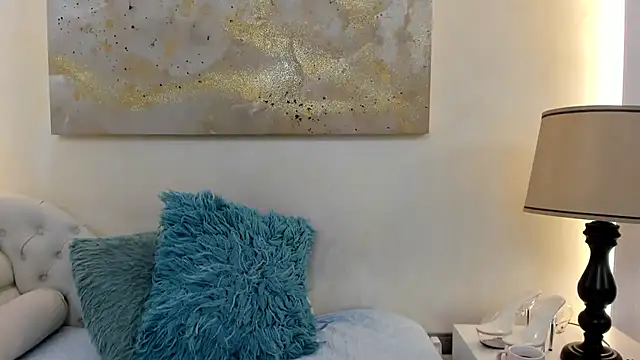 CarolinnaSaenz online show from December 16, 2025, 11:15 am