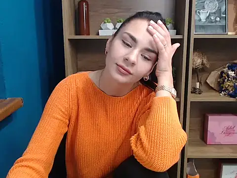 divina kira online show from November 14, 2025, 12:26 pm