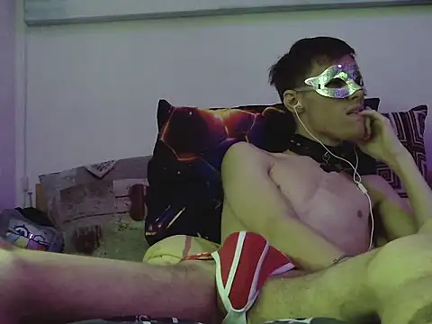 YumiWenzel online show from November 13, 2025, 7:18 am