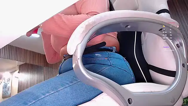 ElliSmith online show from December 16, 2025, 8:03 pm