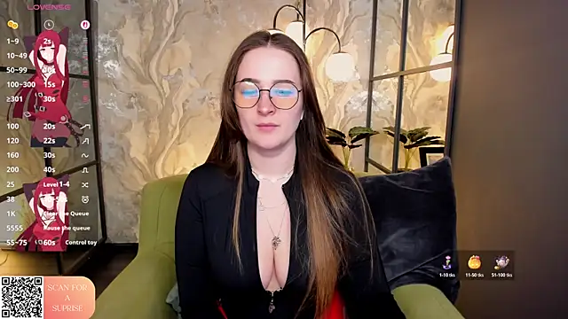 Snapshot of EmmaBloomm chatting on May 10, 2026, 10:48 pm EmmaBloomm online show from May 10, 2026, 10:48 pm