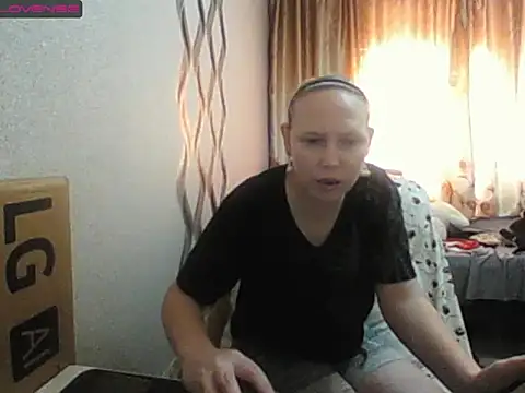 JenniDeep online show from November 17, 2025, 7:58 am