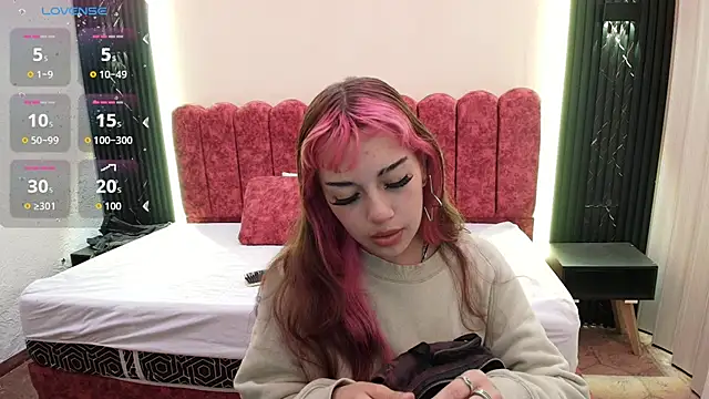 Laracooper  online show from March 7, 2026, 12:13 pm