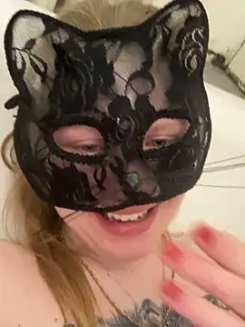 secretcouple 00 online show from April 15, 2026, 7:10 pm