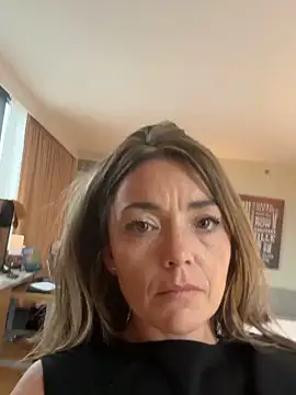 Snapshot of miatate chatting on February 3, 2026, 9:53 pm miatate online show from February 3, 2026, 9:53 pm