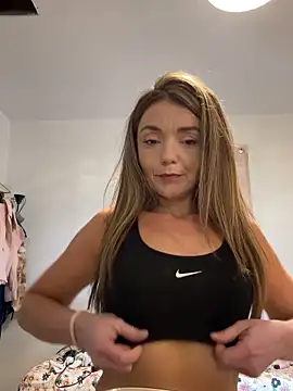 Snapshot of miatate chatting on February 11, 2026, 12:32 pm miatate online show from February 11, 2026, 12:32 pm