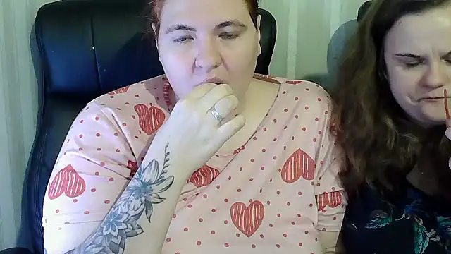 HollyXXEva online show from November 29, 2025, 6:33 pm