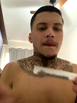 Snapshot of Ryanzl017 chatting on November 15, 2025, 10:23 am Ryanzl017 online show from November 15, 2025, 10:23 am