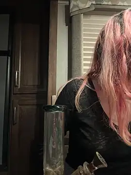 needlefaceUwU online show from November 13, 2025, 7:29 am