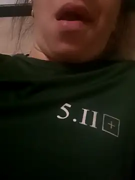 Snapshot of Alinasis23 chatting on November 14, 2025, 4:28 pm Alinasis23 online show from November 14, 2025, 4:28 pm