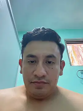 manrrique4567 online show from April 14, 2026, 11:11 pm