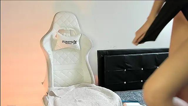 nicolvibes 212 online show from December 19, 2025, 7:32 pm