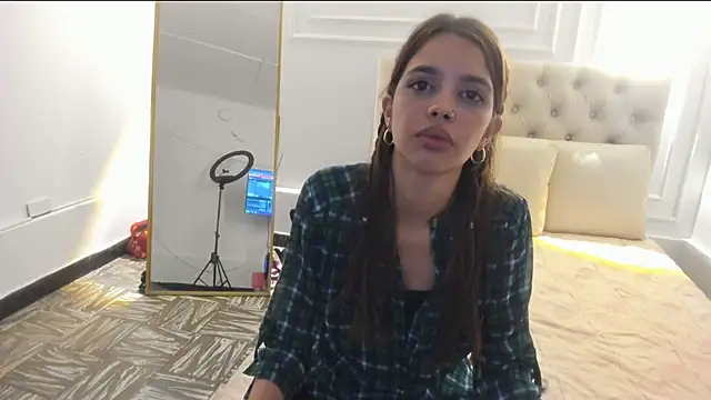 Snapshot of nicolvibes_212 chatting on February 4, 2026, 8:36 pm nicolvibes 212 online show from February 4, 2026, 8:36 pm