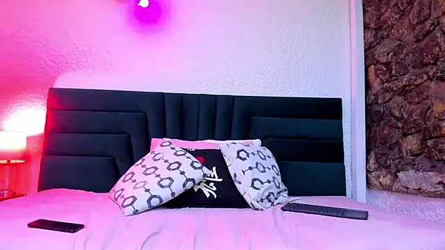 VictoriaRouge  online show from March 10, 2026, 4:06 am