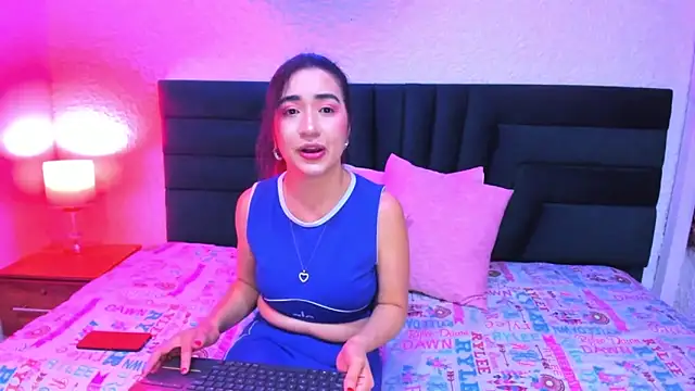 Snapshot of VictoriaRouge_ chatting on April 18, 2026, 8:20 pm VictoriaRouge online show from April 18, 2026, 8:20 pm