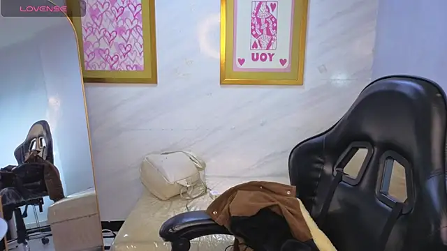 Evy Luxx v online show from March 22, 2026, 3:43 am