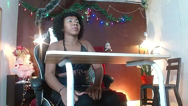 Snapshot of Mila-Crox chatting on November 13, 2025, 11:47 pm Mila-Crox online show from November 13, 2025, 11:47 pm