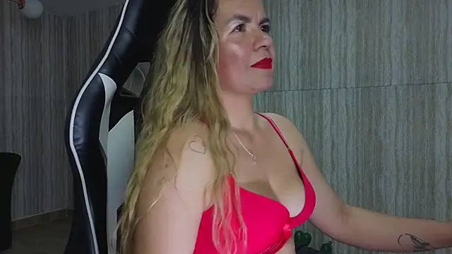 paula lorens t1  online show from November 15, 2025, 2:53 am