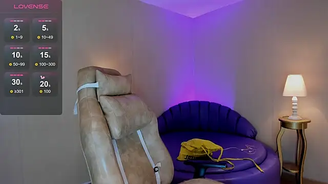 Midnight Bluee online show from December 5, 2025, 7:32 pm