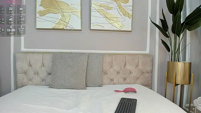 Gia ricci  online show from December 18, 2025, 1:06 pm