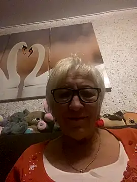 EvaaaSky online show from November 14, 2025, 3:33 pm