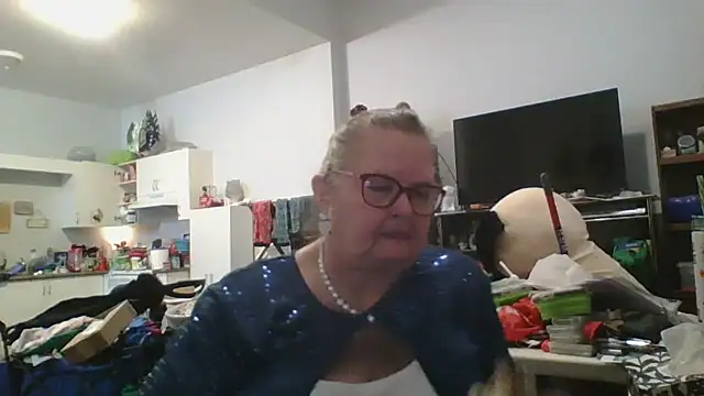 TiguhguhrsRose online show from January 15, 2026, 12:59 am