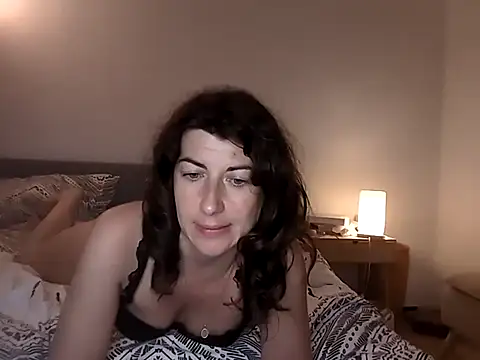 Jo LieLive online show from June 19, 2026, 7:28 pm