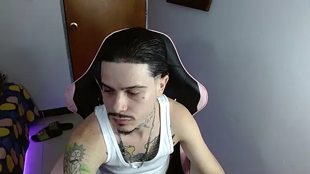 Snapshot of Deymon_420 chatting on December 4, 2025, 4:33 am Deymon 420 online show from December 4, 2025, 4:33 am