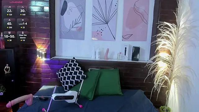 Celestehonney online show from April 4, 2026, 3:42 pm