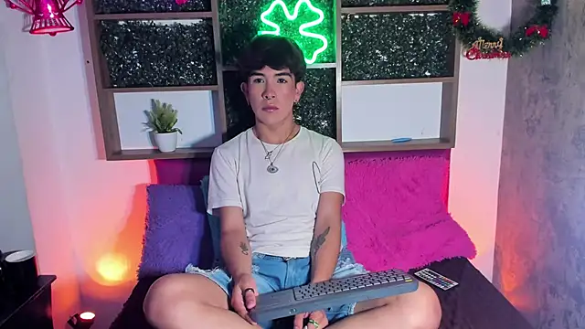 Angeldust19 online show from November 19, 2025, 3:17 am