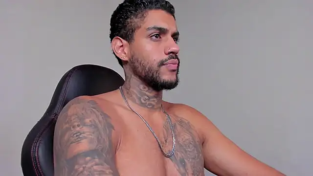 LuigiVitale 1 online show from December 1, 2025, 2:11 pm