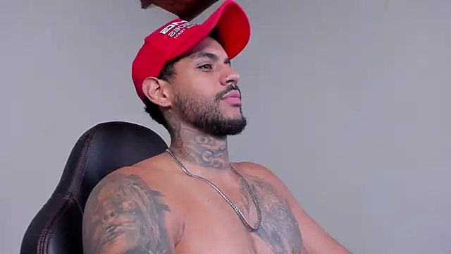 LuigiVitale 1 online show from December 5, 2025, 1:14 am