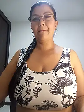 CelesteAlvarez1989 online show from May 19, 2026, 3:57 am