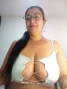 CelesteAlvarez1989 online show from June 23, 2026, 4:38 pm